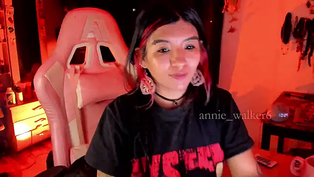 Snapshot of annie_walker6 chatting on July 2026 03:30:01 AM annie walker6 online show from July 2026 03:30:01 AM