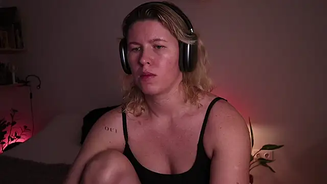 moonamii online show from October 2025 12:40:02 PM