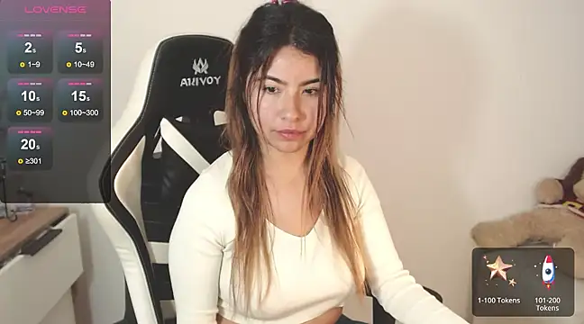 Snapshot of alice_middlee chatting on January 2025 10:34:01 PM alice middlee online show from January 2025 10:34:01 PM