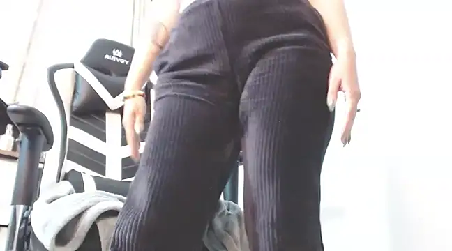 Snapshot of alice_middlee chatting on January 2025 10:21:01 PM alice middlee online show from January 2025 10:21:01 PM