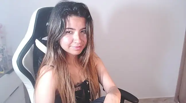 Snapshot of alice_middlee chatting on February 2025 09:38:02 PM alice middlee online show from February 2025 09:38:02 PM