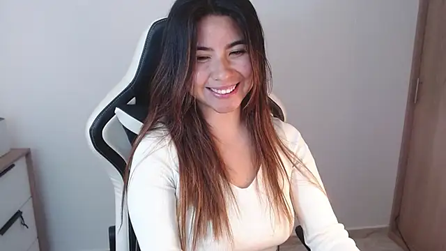 Snapshot of alice_middlee chatting on March 2025 09:13:02 PM alice middlee online show from March 2025 09:13:02 PM