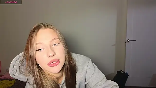 Snapshot of MiaKeler chatting on February 2025 06:59:01 PM MiaKeler online show from February 2025 06:59:01 PM