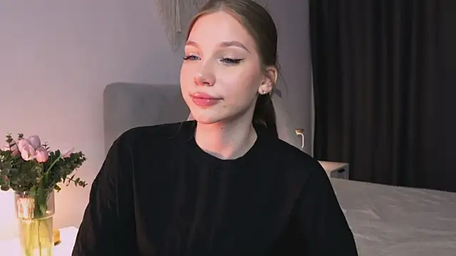 MiaKeler online show from April 2026 09:01:01 PM