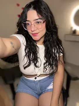 Lia flowers online show from February 2026 11:20:01 PM