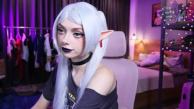 HolliWould  online show from February 2026 10:58:02 AM