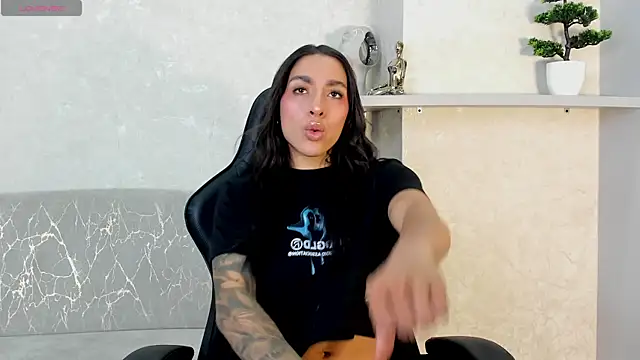 KAYLA BATISTA online show from July 2026 01:35:02 PM