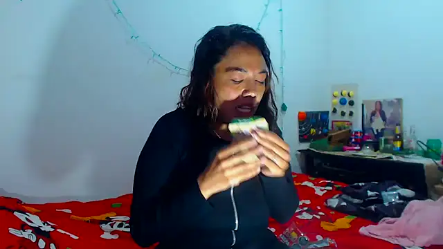 Snapshot of AmaraRoberts420 chatting on December 2024 03:19:01 PM AmaraRoberts420 online show from December 2024 03:19:01 PM