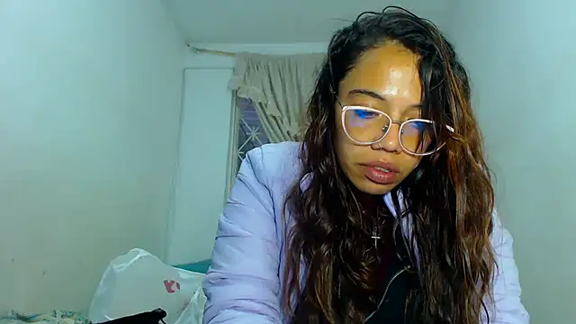 Snapshot of AmaraRoberts420 chatting on December 2024 09:44:01 PM AmaraRoberts420 online show from December 2024 09:44:01 PM