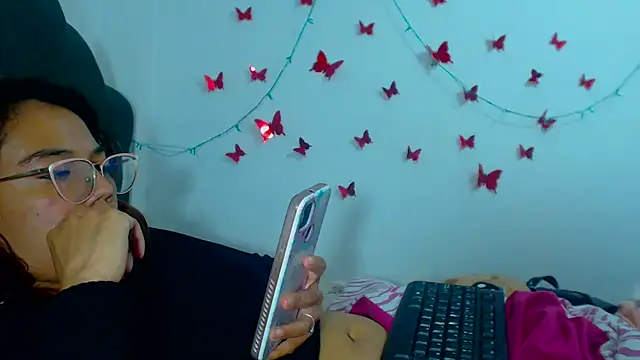 Snapshot of AmaraRoberts420 chatting on December 2024 04:02:02 AM AmaraRoberts420 online show from December 2024 04:02:02 AM