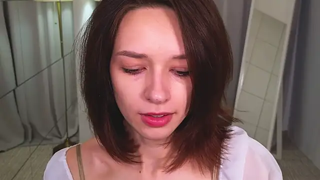 Snapshot of VivianLy_ chatting on December 2024 11:28:02 AM VivianLy online show from December 2024 11:28:02 AM