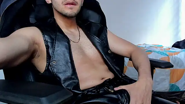 Tommy Bred online show from July 2026 07:38:01 PM