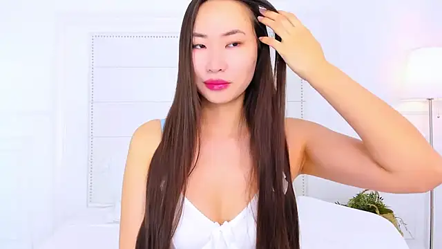 NaomiYuu online show from November 2025 02:44:01 AM