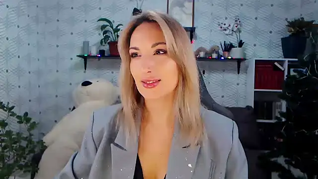 MillaXQueen online show from December 2025 03:28:02 PM