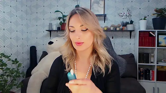 MillaXQueen online show from February 2026 01:16:01 PM