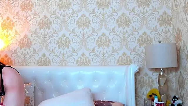 JuliaHunts online show from April 2026 04:11:01 AM