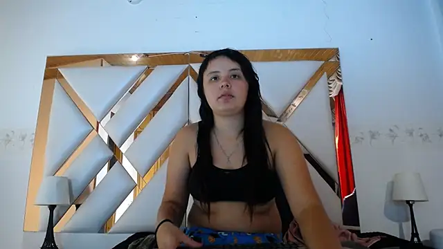 nathaly low1 online show from March 2026 01:17:01 PM