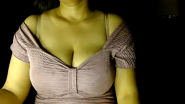 janifer001 online show from April 2026 01:53:01 AM