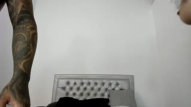 SEXXYLATINCOUPLE1 online show from February 2025 02:44:01 PM