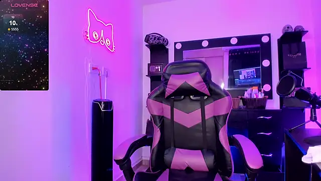 miss kitty online show from April 2026 12:52:02 AM