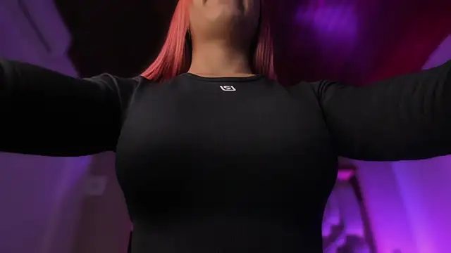 Emmily Savage online show from April 2026 11:37:01 AM