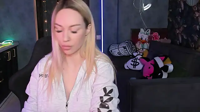 Blckmirrorr online show from April 2026 12:55:02 PM