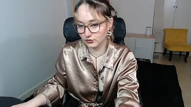 Crystal-dreamt online show from December 2025 10:11:01 AM