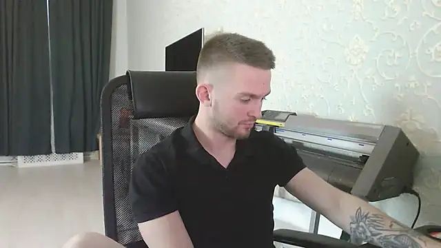 Marselle Laker online show from November 2025 01:44:01 PM