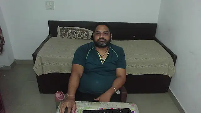 Snapshot of rentarob chatting on April 2026 05:40:01 PM rentarob online show from April 2026 05:40:01 PM