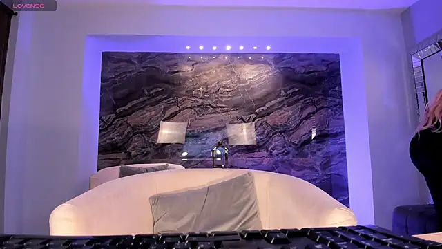 SophiePalmer online show from September 2025 11:02:01 AM