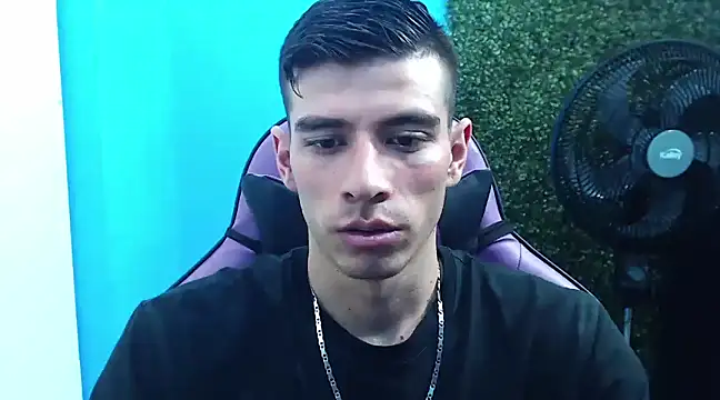 Snapshot of DEIBY_BABY chatting on December 2024 09:37:01 PM DEIBY BABY online show from December 2024 09:37:01 PM