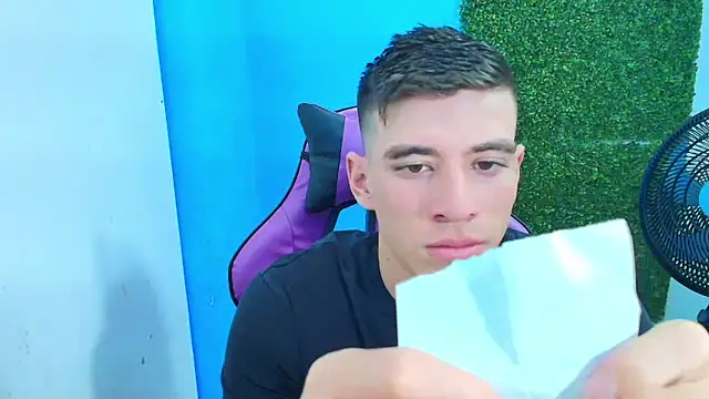 Snapshot of DEIBY_BABY chatting on February 2025 12:27:01 AM DEIBY BABY online show from February 2025 12:27:01 AM