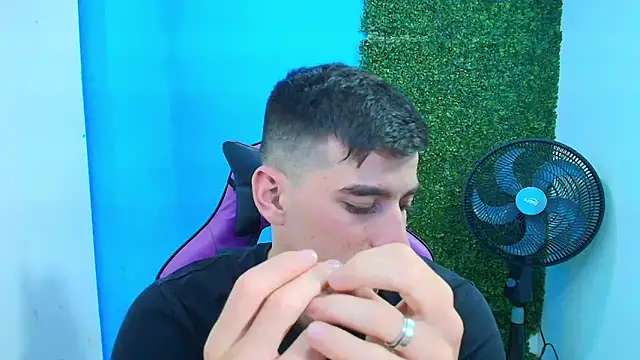 Snapshot of DEIBY_BABY chatting on February 2025 10:37:01 PM DEIBY BABY online show from February 2025 10:37:01 PM