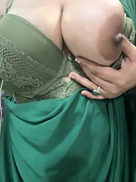 Sexybomb33 online show from November 2025 08:56:01 PM