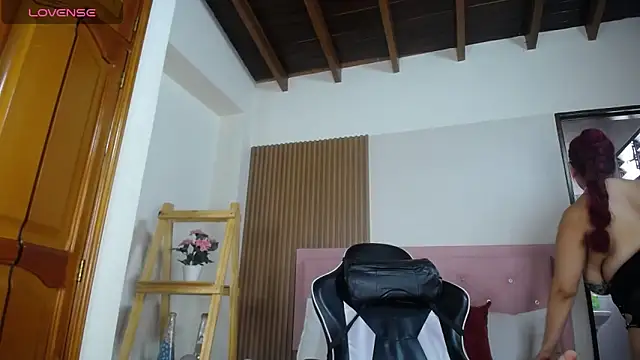 victoria  milf  online show from February 2025 06:11:02 PM