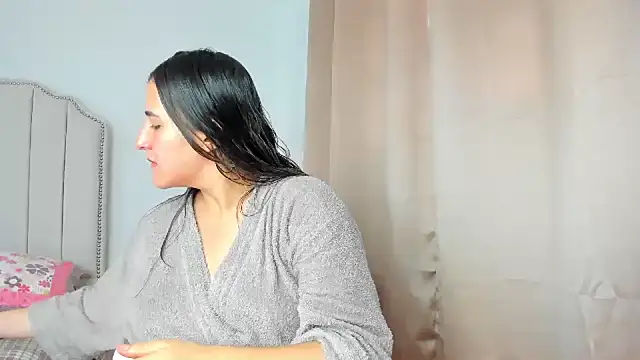 Hanna86 online show from November 2025 05:23:02 PM