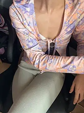 LaPetitechienne1 online show from December 2024 11:22:02 AM