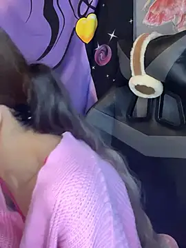 LaPetitechienne1 online show from December 2024 01:33:02 PM