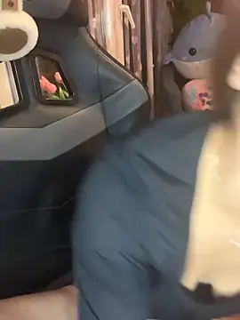 LaPetitechienne1 online show from February 2025 03:45:02 AM