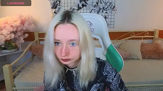 Snapshot of Katia_Kim chatting on April 2026 05:03:02 AM Katia Kim online show from April 2026 05:03:02 AM