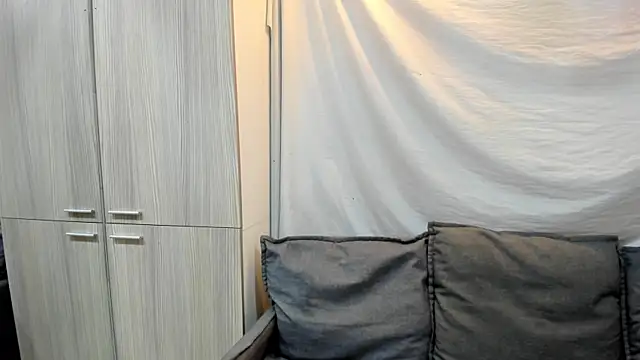 Mhelanny2 online show from April 2026 05:33:01 PM