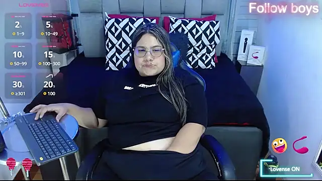 evelin zaens online show from October 2025 04:28:01 PM