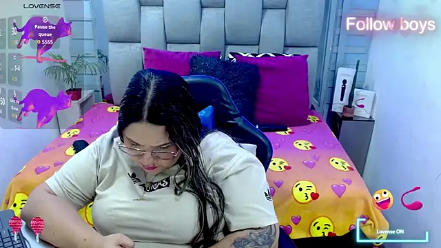 evelin zaens online show from February 2026 04:33:01 AM