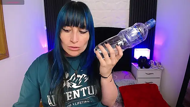 alicia moom online show from January 2025 07:56:01 PM