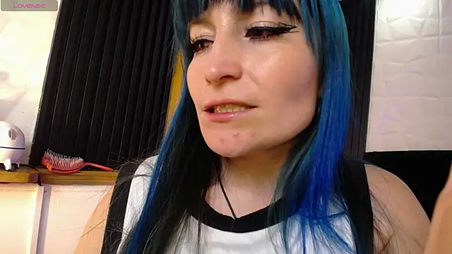 alicia moom online show from February 2025 11:06:01 PM