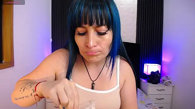 alicia moom online show from February 2025 07:03:01 PM