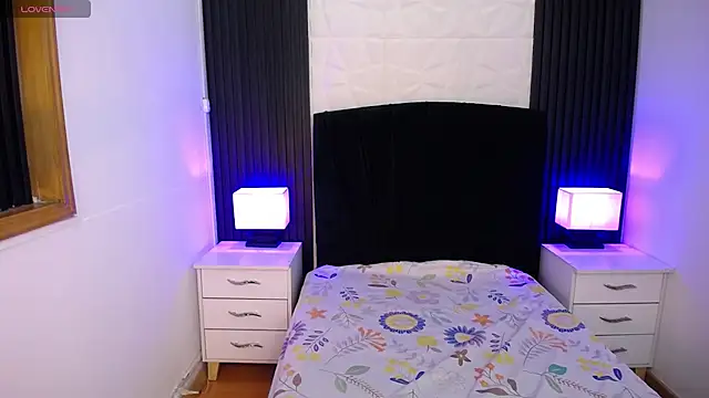 alicia moom online show from March 2025 07:38:01 PM