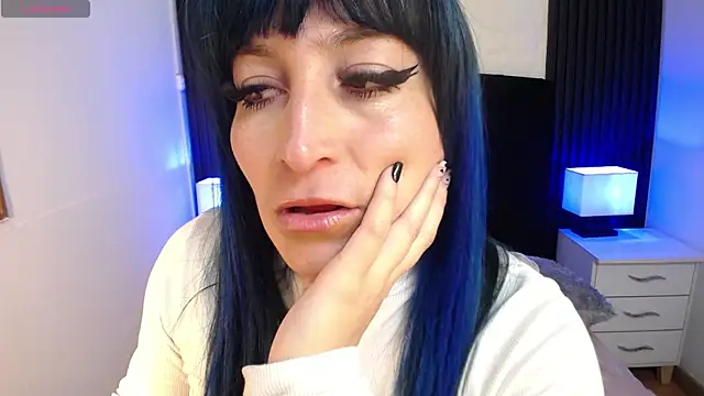 alicia moom online show from September 2025 07:17:02 PM