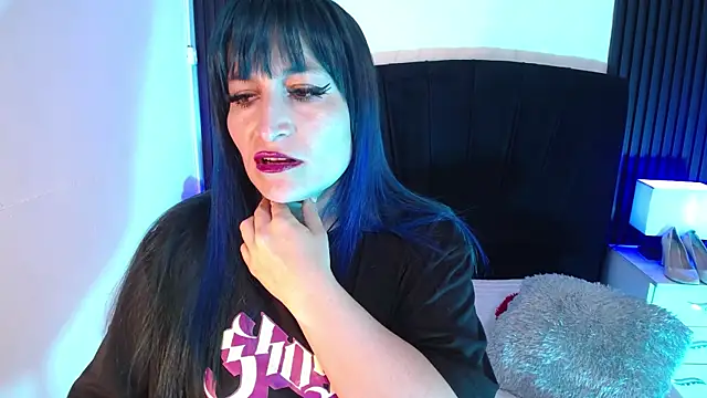 alicia moom online show from November 2025 07:47:01 PM