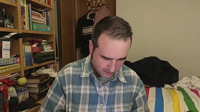 curiosillo83 online show from April 2026 07:58:02 PM